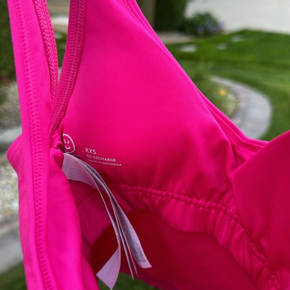 HOT PINK GILLY HICKS ALIGN TANK 🤩 - Picture 3 of 3